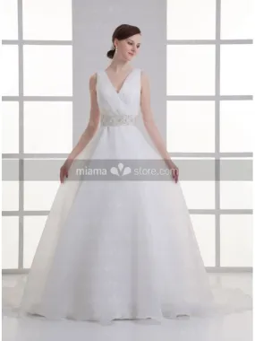 Abito da sposa scampanato con bretelle scollo a V e cintura decorata a mano