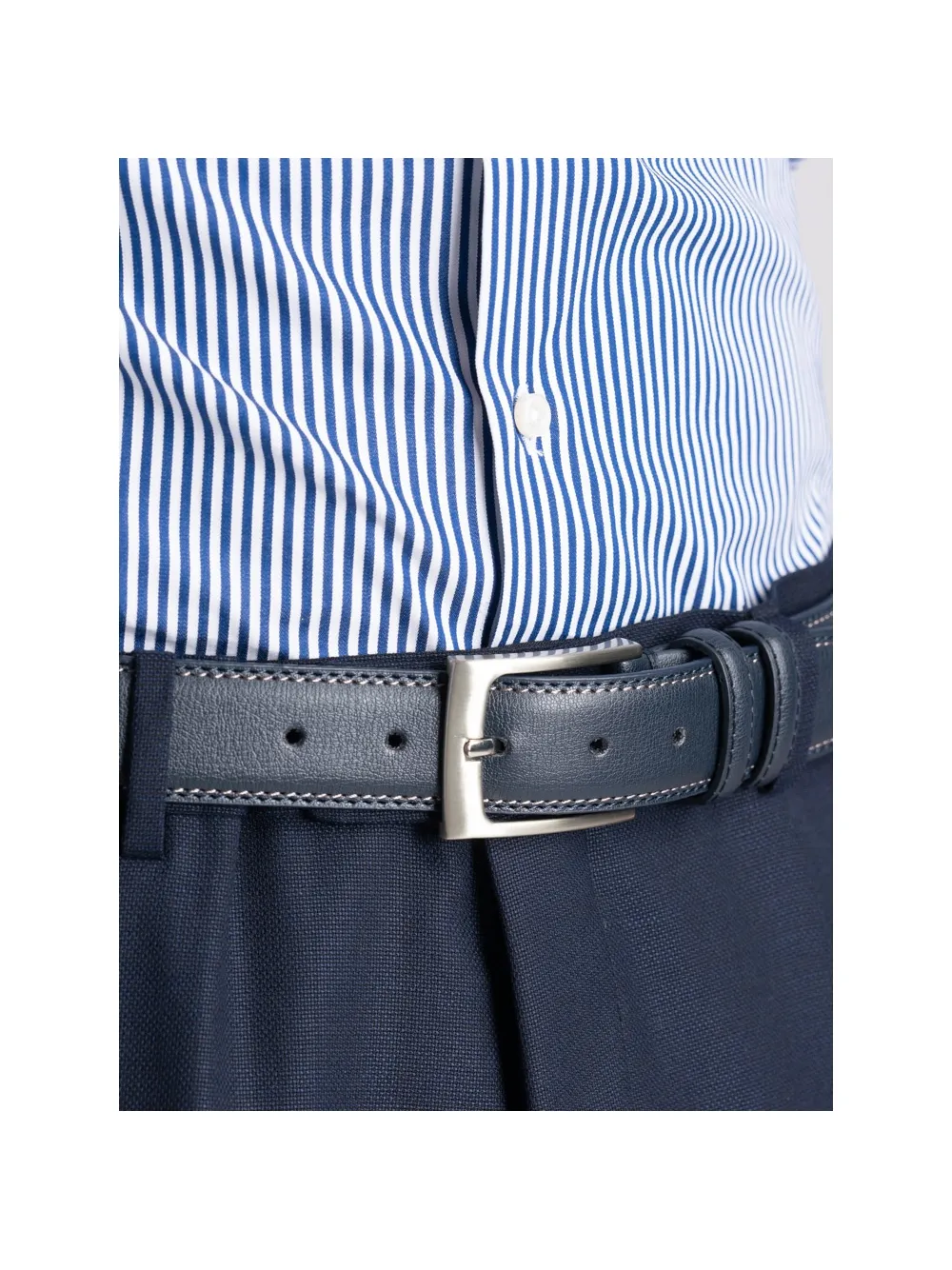Cintura uomo in pelle effetto rugato e cuciture a contrasto