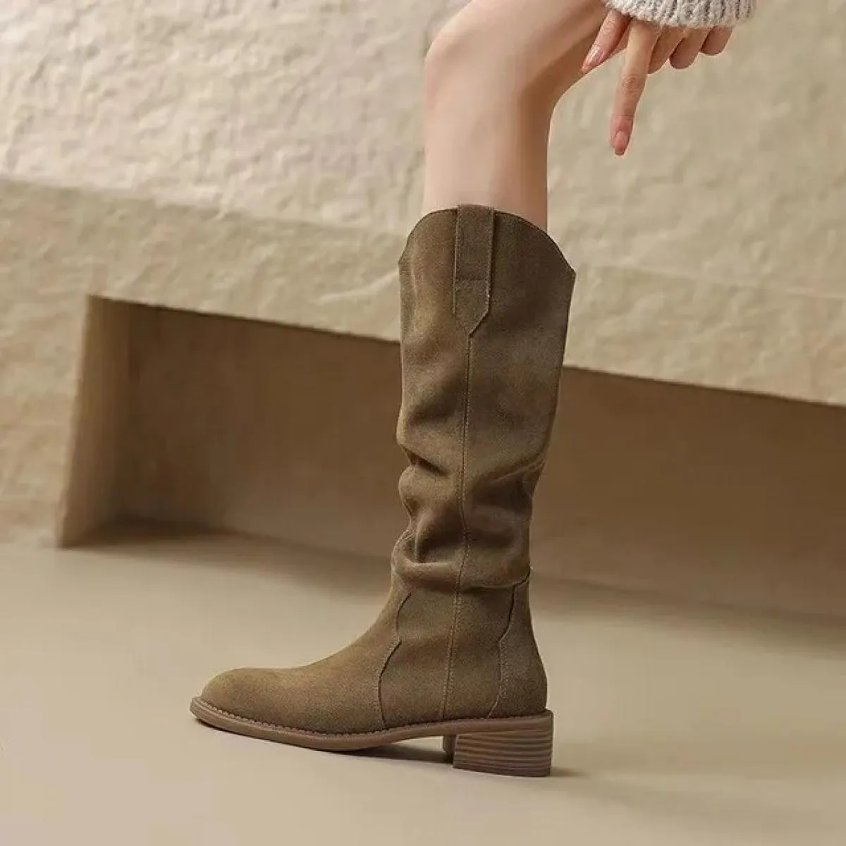 Scarpe per la vendita calda Stivali alti al ginocchio Design semplice Punta a punta Stivali lunghi con tacco quadrato Stivali ca