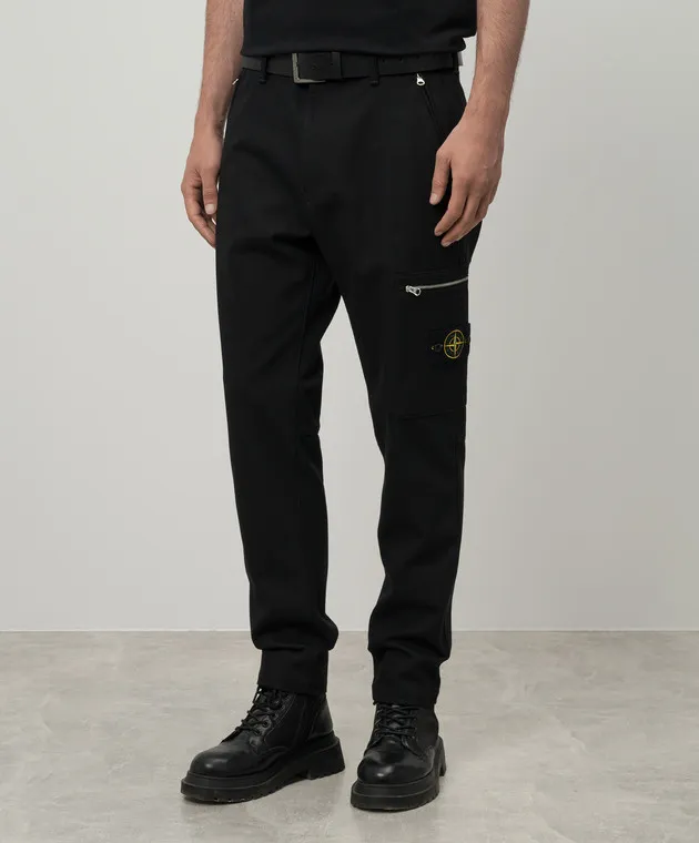 Stone Island Pantaloni cargo neri con patch logo ricamato removibile 811532503