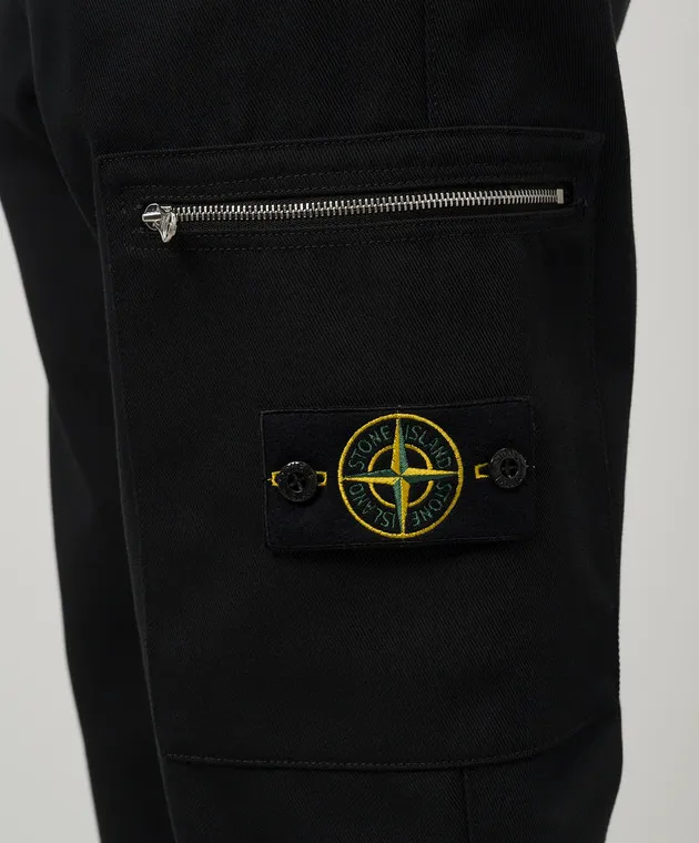 Stone Island Pantaloni cargo neri con patch logo ricamato removibile 811532503